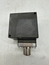 Load image into Gallery viewer, Barksdale E1H-H90-F2 Pressure Actuated Switch, 1000 PSI (New)