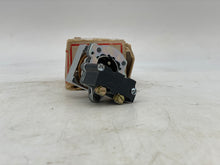 Load image into Gallery viewer, Cutler-Hammer E30DX4 Compact Pushbutton Operator w/ Ind. Light (Open Box)
