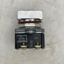 Load image into Gallery viewer, Cutler-Hammer E30DX4 Compact Pushbutton Operator w/ Ind. Light (Open Box)