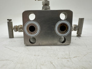 Rosemount C30403-1220-0300 0304RT32B1XSG 304 3-Valve Flange x NPT Manifold (Used)