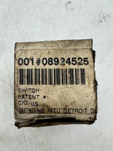 Load image into Gallery viewer, Detroit Diesel 08924525 Fenwal 08-819000-045 Switch (Open Box)