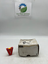 Load image into Gallery viewer, Parker 6MSC8N-316 A-LOK Male Connect, 3/8&quot; Tube x 1/2&quot; MNPT, 316SS *Box of (22)* (Open Box)