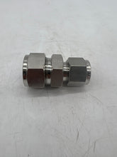 Load image into Gallery viewer, Parker 12RU8-316 Straight Union, 3/4" Tube OD x 1/2" Tube OD, 316SS *Lot of (3)* (Open Box)