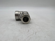 Load image into Gallery viewer, Parker 8FEL8N-316 A-LOK Elbow Fitting 1/2" Tube x 1/2 FNPT *Box of (3)* (Open Box)