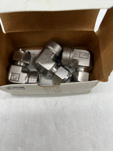 Load image into Gallery viewer, Parker 8FEL8N-316 A-LOK Elbow Fitting 1/2" Tube x 1/2 FNPT *Box of (3)* (Open Box)