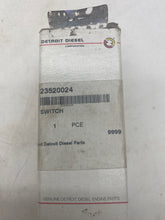Load image into Gallery viewer, Detroit Diesel 23520024 Oil Pressure Switch (Open Box)
