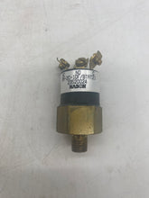 Load image into Gallery viewer, Detroit Diesel 23520024 Oil Pressure Switch (Open Box)