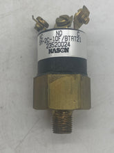 Load image into Gallery viewer, Detroit Diesel 23520024 Oil Pressure Switch (Open Box)