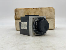 Load image into Gallery viewer, Agastat 7022VK Time Delay Relay 32VDC Coil 1-300 Seconds (Open Box)