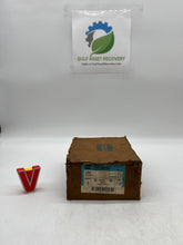 Load image into Gallery viewer, Crouse-Hinds LR49 Conduit Outlet Body w/ Cover 1-1/4&quot; *Box of (2)* (Open Box)