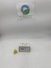 Load image into Gallery viewer, Parker 8FSC16N-316 A-LOK Female Connector 1/2" Tube x 1" FNPT *Box of (4)* (Open Box)