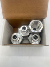 Load image into Gallery viewer, Parker 8FSC16N-316 A-LOK Female Connector 1/2" Tube x 1" FNPT *Box of (4)* (Open Box)