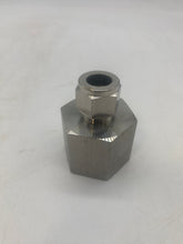 Load image into Gallery viewer, Parker 8FSC16N-316 A-LOK Female Connector 1/2" Tube x 1" FNPT *Box of (4)* (Open Box)