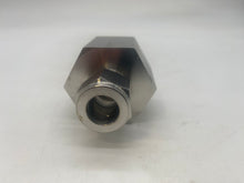 Load image into Gallery viewer, Parker 8FSC16N-316 A-LOK Female Connector 1/2" Tube x 1" FNPT *Box of (4)* (Open Box)