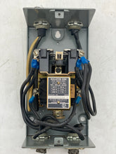 Load image into Gallery viewer, Allen-Bradley 200-E401Z1 Ser A Heavy Duty Pilot 250VDC Max. In Enclosure (Used)