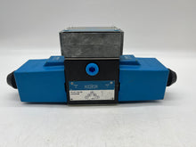 Load image into Gallery viewer, Vickers 02-127582 DG4S4WT-016C-H-60 Directional Valve (No Box)