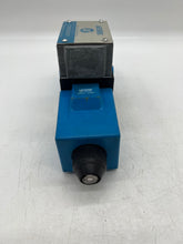 Load image into Gallery viewer, Vickers 02-127582 DG4S4WT-016C-H-60 Directional Valve (No Box)