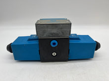 Load image into Gallery viewer, Vickers 02-127582 DG4S4WT-016C-H-60 Directional Valve (No Box)
