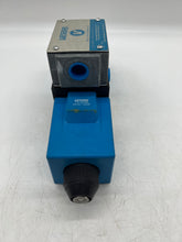 Load image into Gallery viewer, Vickers 02-127582 DG4S4WT-016C-H-60 Directional Valve (No Box)