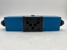 Load image into Gallery viewer, Vickers 02-127582 DG4S4WT-016C-H-60 Directional Valve (No Box)
