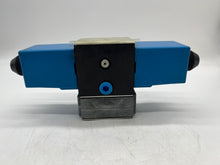 Load image into Gallery viewer, Vickers 02-127582 DG4S4WT-016C-H-60 Directional Valve (No Box)