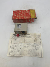 Load image into Gallery viewer, Danfoss 060-1101 KP1 Low Pressure Controller (Open Box)