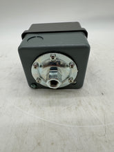 Load image into Gallery viewer, Square D 9013GHG2J63 Pressure Switch (New)