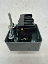 Load image into Gallery viewer, Square D 9013GHG2J63 Pressure Switch (New)