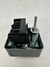 Load image into Gallery viewer, Square D 9013GHG2J63 Pressure Switch (New)