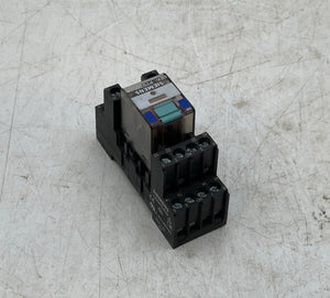 Siemens LZX:PT570024 Plug-In-Relay, 24VDC, 6A, w/ LZS:PT78740 Base (Used)