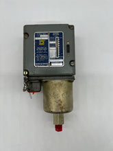 Load image into Gallery viewer, Square D ACW-4 Form-Z4 Pressure Switch, Class 9012, Range 1-20PSI, 10A/600V (Used)
