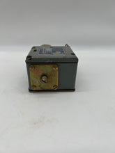 Load image into Gallery viewer, Square D ACW-4 Form-Z4 Pressure Switch, Class 9012, Range 1-20PSI, 10A/600V (Used)