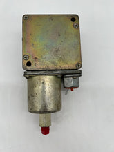 Load image into Gallery viewer, Square D ACW-4 Form-Z4 Pressure Switch, Class 9012, Range 1-20PSI, 10A/600V (Used)