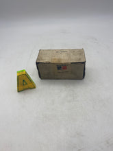Load image into Gallery viewer, Ross 5211B2005 Mini Regulator w/ PSI Gauge, 1/4&quot; (Open Box)