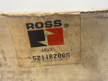 Load image into Gallery viewer, Ross 5211B2005 Mini Regulator w/ PSI Gauge, 1/4&quot; (Open Box)