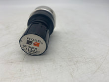 Load image into Gallery viewer, Ross 5211B2005 Mini Regulator w/ PSI Gauge, 1/4&quot; (Open Box)
