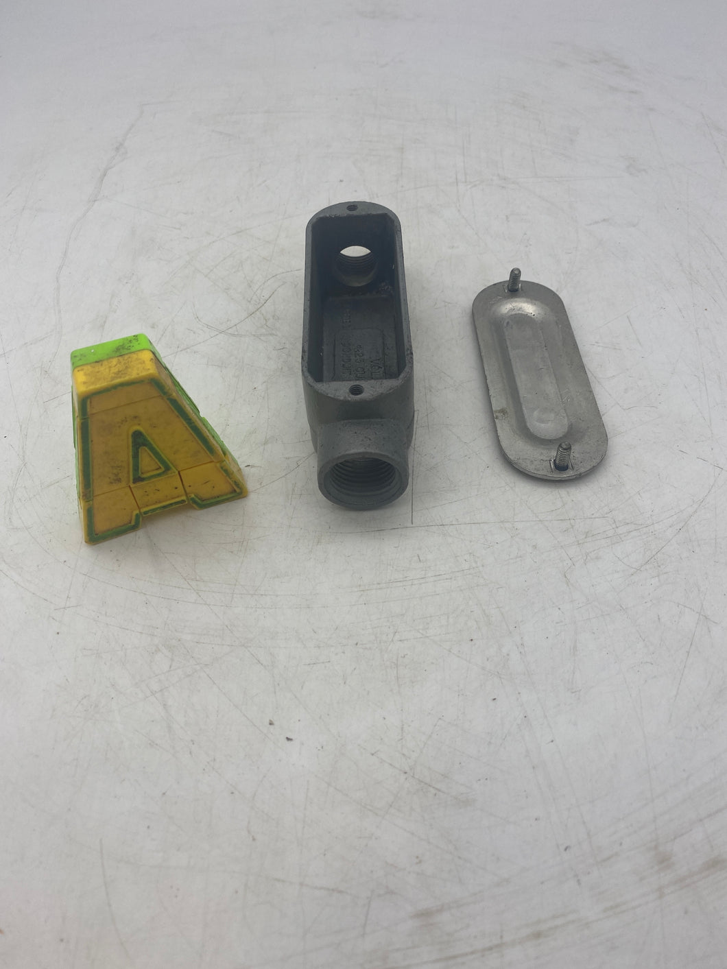Crouse-Hinds E30640 Conduit Body w/ E121488 Cover, 1/2