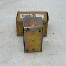 Load image into Gallery viewer, Square D 9001BG201 Momentary PB Start/Stop Switch, 5A 600VAC 1NO/1NC (New)