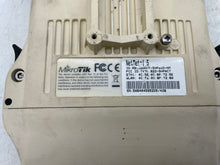 Load image into Gallery viewer, MikroTik RB922UAGS-5HPacD-NM NetMetal 5 Routerboard (Used)