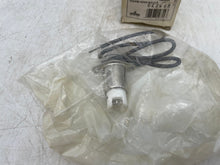 Load image into Gallery viewer, Leviton 555 Porcelain Lampholder 3000W, 600VAC, R7S RX7S Base, White (New)