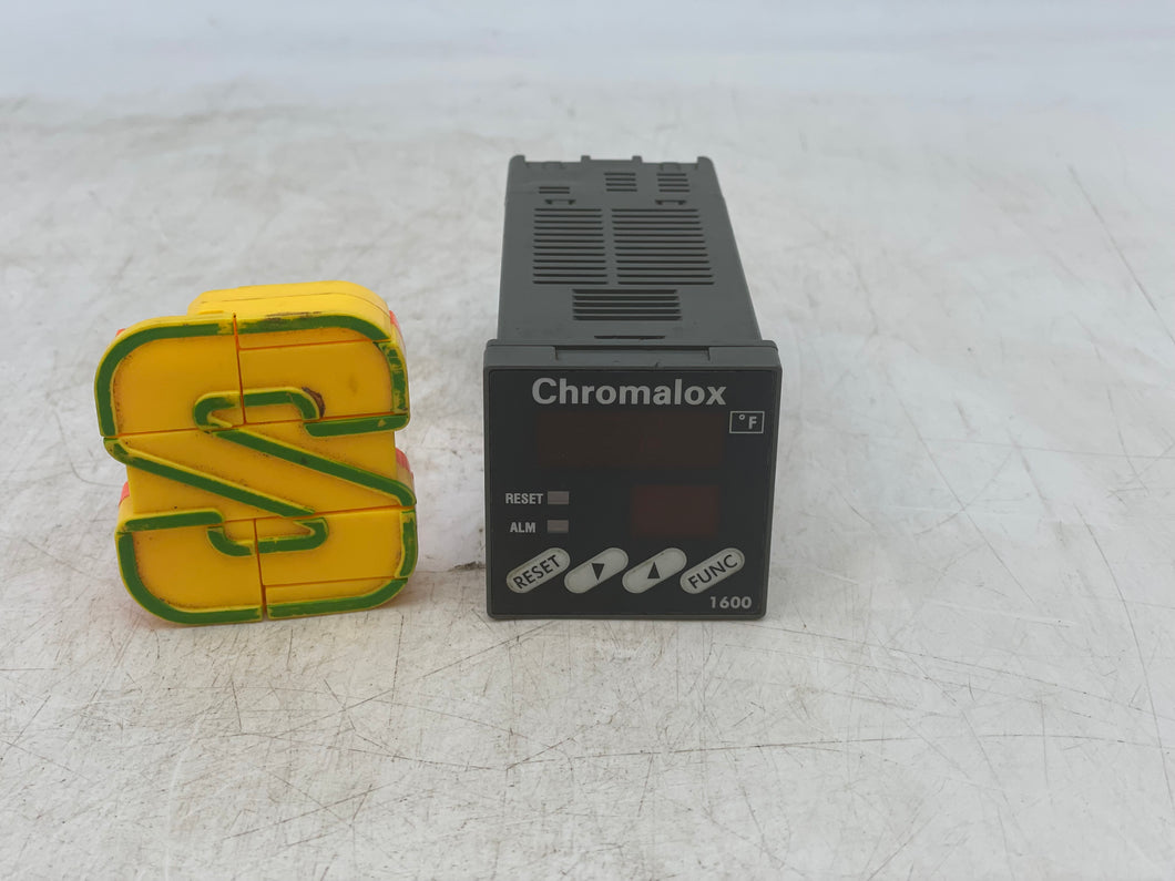 Chromalox 1600-10030 4-Digit Display 1/16 DIN Temp Controller (Used)