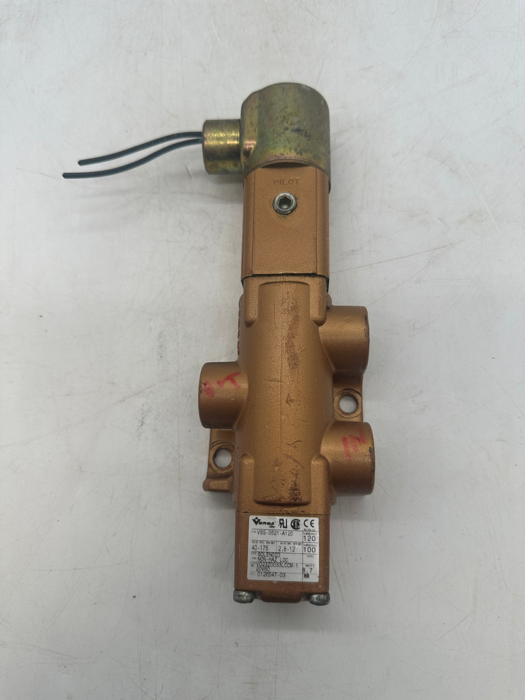 Versa VSG-3521-A120 Pneumatic Directional Valve, Brass (Used)