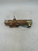 Load image into Gallery viewer, Versa VSG-3521-A120 Pneumatic Directional Valve, Brass (Used)