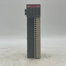 Load image into Gallery viewer, ABB 1TNE968902R2102 DI562 A0 Digital Input Mod, 16 In, Sink/Source, 24VDC (Used)