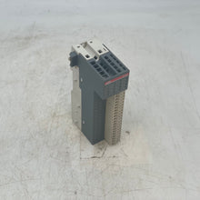 Load image into Gallery viewer, ABB 1TNE968902R2102 DI562 A0 Digital Input Mod, 16 In, Sink/Source, 24VDC (Used)
