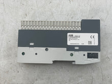Load image into Gallery viewer, ABB 1TNE968902R2102 DI562 A0 Digital Input Mod, 16 In, Sink/Source, 24VDC (Used)
