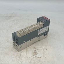 Load image into Gallery viewer, ABB 1TNE968902R2102 DI562 A0 Digital Input Mod, 16 In, Sink/Source, 24VDC (Used)