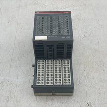 Load image into Gallery viewer, ABB 1SAP240000R0001 DI524 Digital Input Module, 32 Inputs w/ Terminal Base (Used)