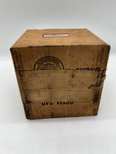 Load image into Gallery viewer, Marsh Bellofram H6072 Pressure Gauge, 4.5 QUAL-B, 1/4 NPT, 0-1000 PSI (New)