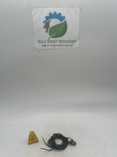 Load image into Gallery viewer, Saginomiya ACB-2UB243W Pressure Switch, 1/8" NPT, 250/400 PSI (No Box)
